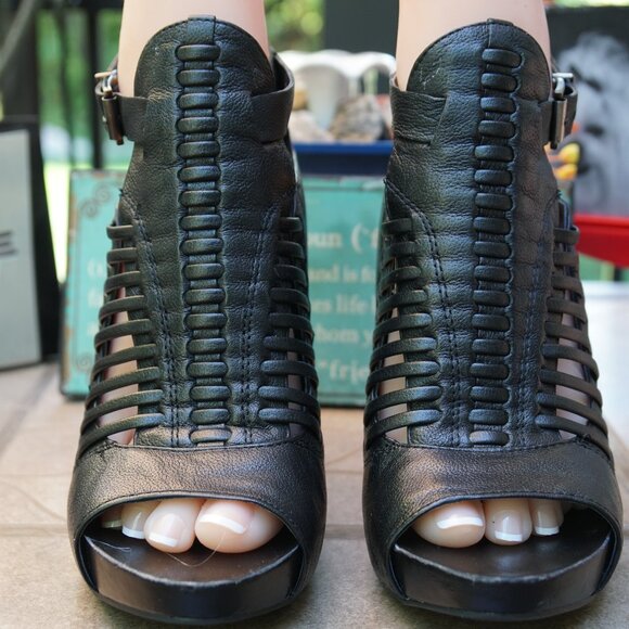 BCBGeneration GREGORY BLACK NILE LEATHER platform BOOTIE 7.5M - Picture 3 of 14